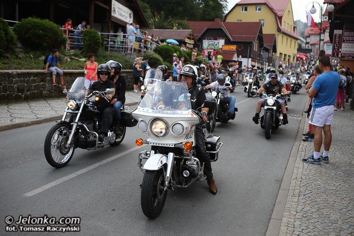 wielka-parada-motocykli-na-ulicach-karpacza-foto-53211