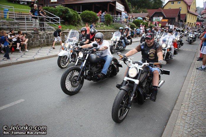 wielka-parada-motocykli-na-ulicach-karpacza-foto-53211