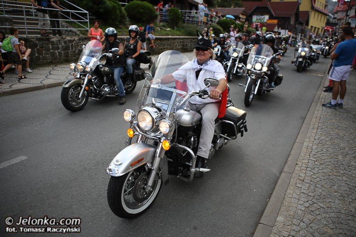 wielka-parada-motocykli-na-ulicach-karpacza-foto-53211