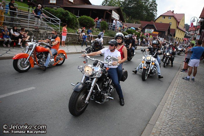 wielka-parada-motocykli-na-ulicach-karpacza-foto-53211