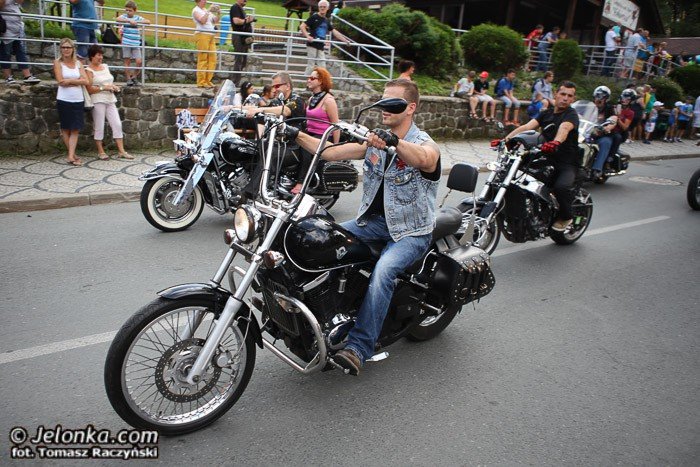 wielka-parada-motocykli-na-ulicach-karpacza-foto-53211