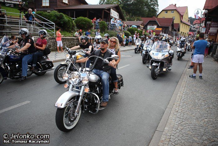 wielka-parada-motocykli-na-ulicach-karpacza-foto-53211