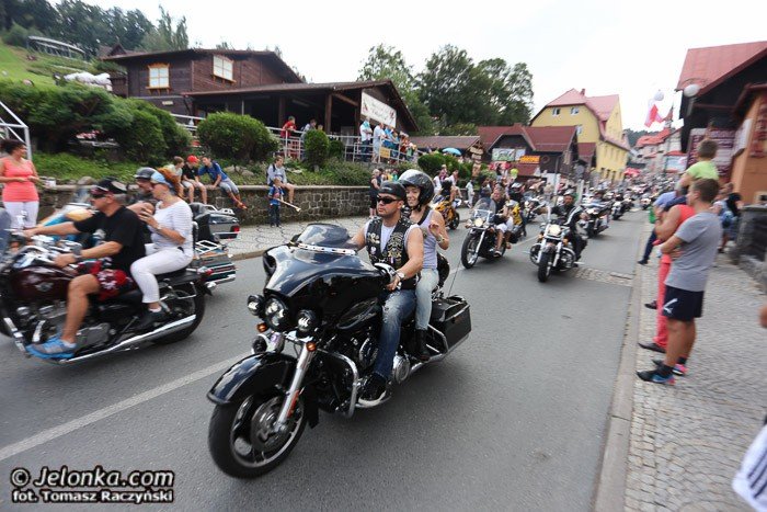 wielka-parada-motocykli-na-ulicach-karpacza-foto-53211