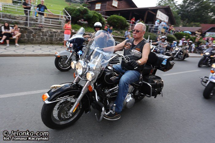 wielka-parada-motocykli-na-ulicach-karpacza-foto-53211