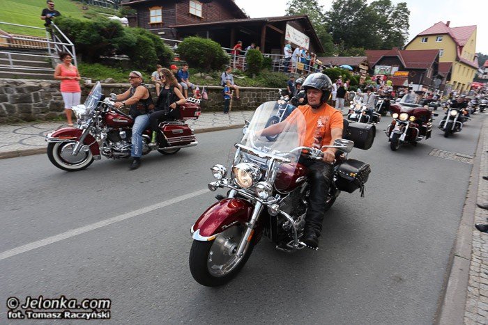 wielka-parada-motocykli-na-ulicach-karpacza-foto-53211
