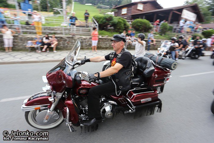 wielka-parada-motocykli-na-ulicach-karpacza-foto-53211