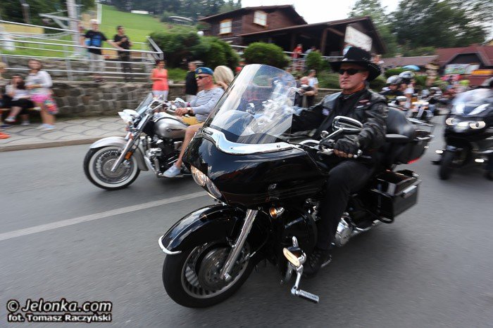 wielka-parada-motocykli-na-ulicach-karpacza-foto-53211