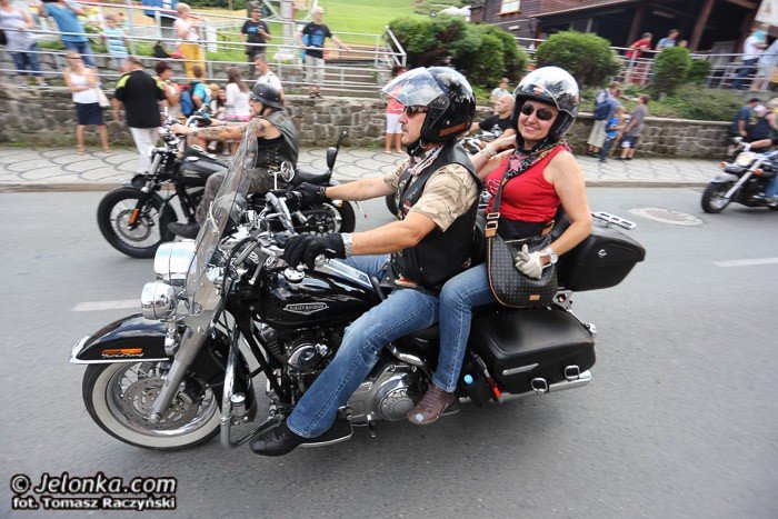 wielka-parada-motocykli-na-ulicach-karpacza-foto-53211