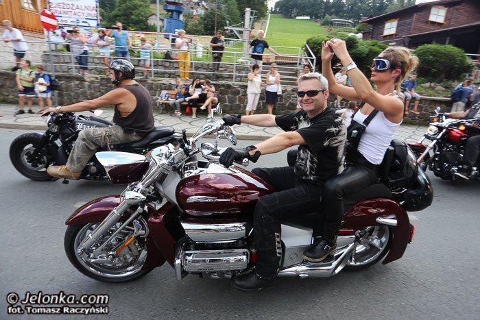 wielka-parada-motocykli-na-ulicach-karpacza-foto-53211
