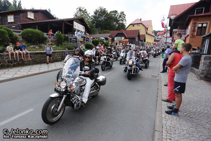 wielka-parada-motocykli-na-ulicach-karpacza-foto-53211