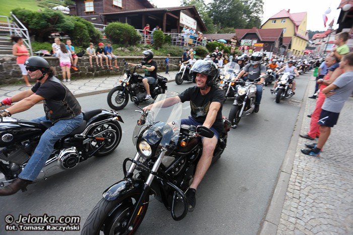 wielka-parada-motocykli-na-ulicach-karpacza-foto-53211