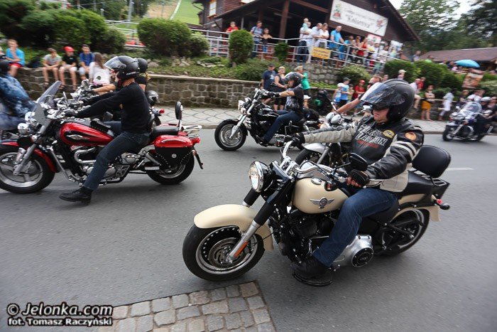 wielka-parada-motocykli-na-ulicach-karpacza-foto-53211