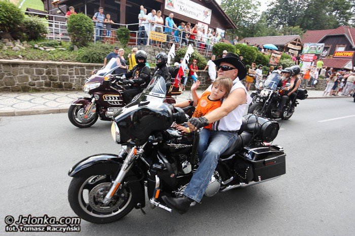 wielka-parada-motocykli-na-ulicach-karpacza-foto-53211