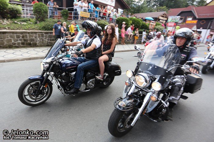 wielka-parada-motocykli-na-ulicach-karpacza-foto-53211