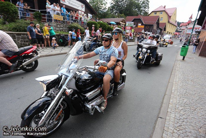 wielka-parada-motocykli-na-ulicach-karpacza-foto-53211