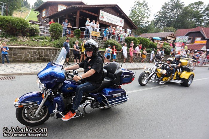 wielka-parada-motocykli-na-ulicach-karpacza-foto-53211
