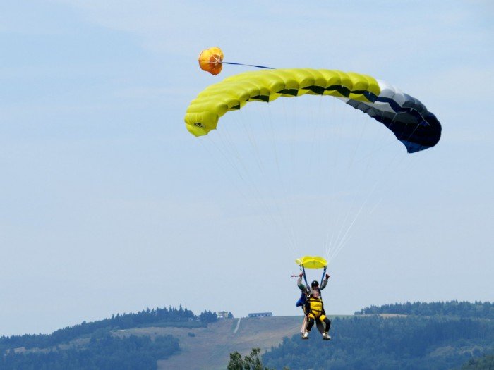 wyczyn-na-82-urodziny-skok-ze-spadochronem-foto-53235