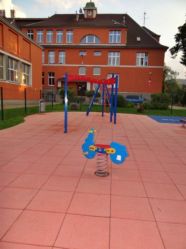 plac-zabaw-w-sobieszowie-ponownie-otwarty-foto-53282