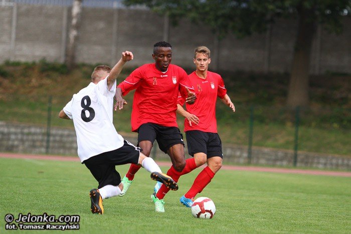 kontrowersyjny-karny-na-wage-trzech-punktow-foto-53290