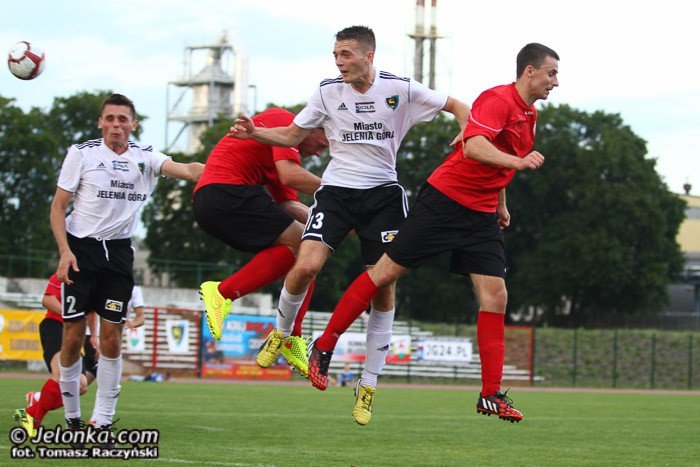 kontrowersyjny-karny-na-wage-trzech-punktow-foto-53290