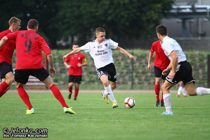 kontrowersyjny-karny-na-wage-trzech-punktow-foto-53290