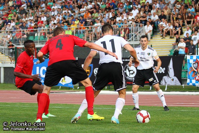 kontrowersyjny-karny-na-wage-trzech-punktow-foto-53290