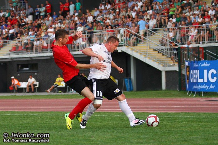 kontrowersyjny-karny-na-wage-trzech-punktow-foto-53290