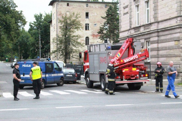 znow-faszywy-alarm-o-bombie-w-sadzie-foto-aktualizacja-53341