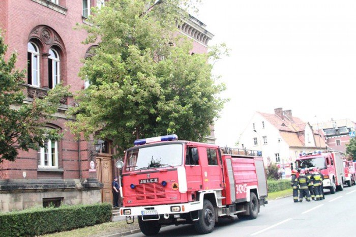 znow-faszywy-alarm-o-bombie-w-sadzie-foto-aktualizacja-53341