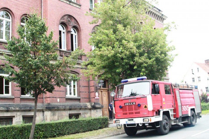 znow-faszywy-alarm-o-bombie-w-sadzie-foto-aktualizacja-53341