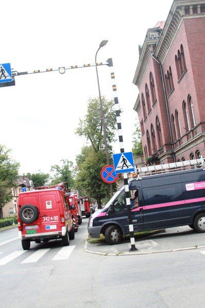 znow-faszywy-alarm-o-bombie-w-sadzie-foto-aktualizacja-53341