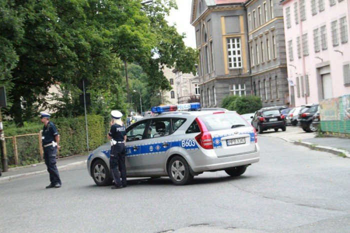 znow-faszywy-alarm-o-bombie-w-sadzie-foto-aktualizacja-53341