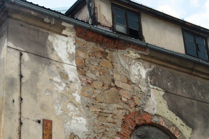 dawny-dom-kultury-spada-na-gowy-przechodniow-foto-53348