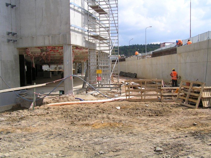 wznowiono-prace-przy-budowie-galerii-sudeckiej-foto-53357