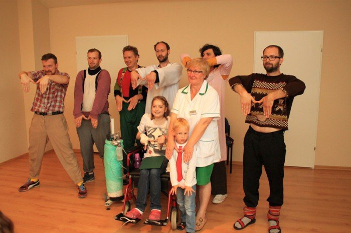 spenio-sie-marzenie-chorej-julki-odwiedzili-ja-owcyb-foto-53406