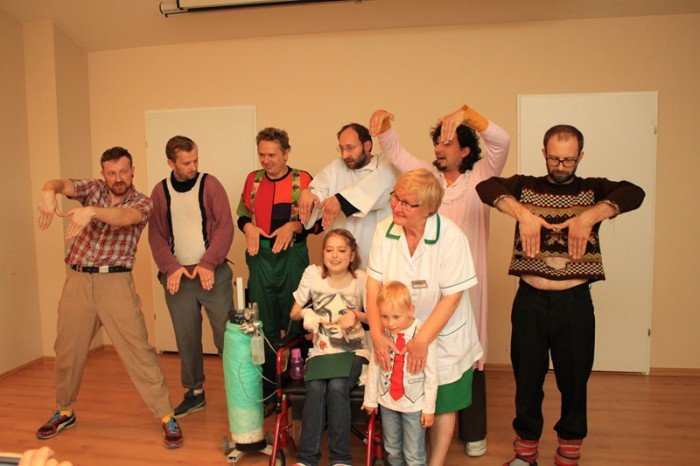 spenio-sie-marzenie-chorej-julki-odwiedzili-ja-owcyb-foto-53406
