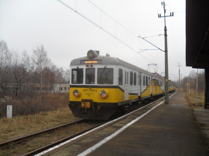 ze-szklarskiej-poreby-pociagiem-do-szkoy-i-pracy-53486