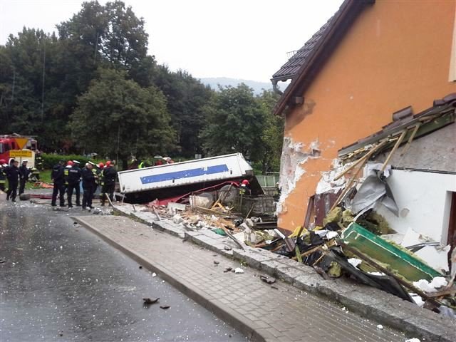 tir-uderzy-w-dom-w-wojcieszowie-foto-53511