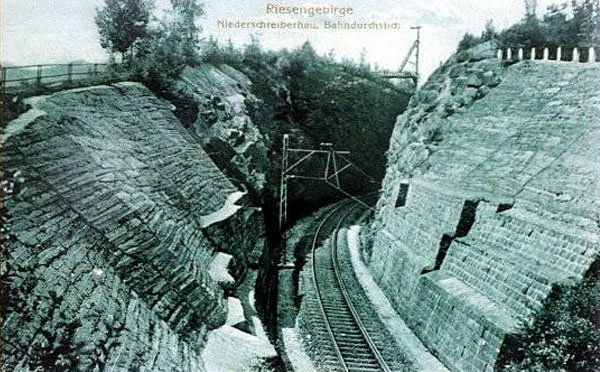 Fotografia wykonana po 1923 roku: linię już zelektryfikowano.