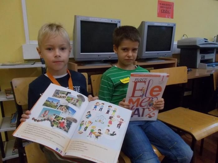 nasz-elementarz-juz-w-rekach-pierwszakow-w-sp7-foto-53623