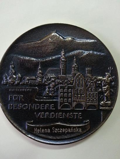 miosniczka-trzcinska-z-medalem-foto-53638