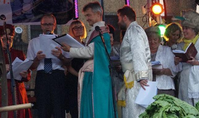 czytali-trylogie-sienkiewicza-w-strugach-deszczu-foto-53665