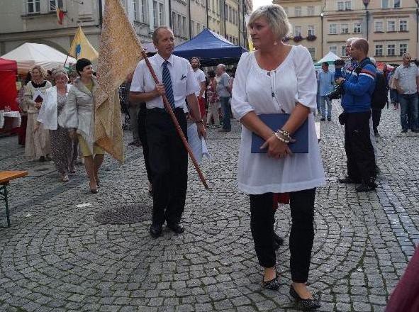 czytali-trylogie-sienkiewicza-w-strugach-deszczu-foto-53665
