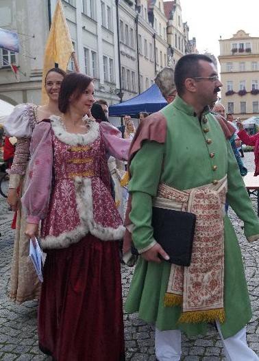 czytali-trylogie-sienkiewicza-w-strugach-deszczu-foto-53665