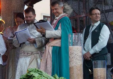 czytali-trylogie-sienkiewicza-w-strugach-deszczu-foto-53665