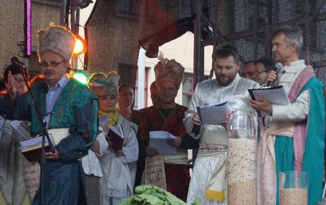 czytali-trylogie-sienkiewicza-w-strugach-deszczu-foto-53665