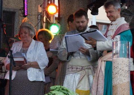 czytali-trylogie-sienkiewicza-w-strugach-deszczu-foto-53665