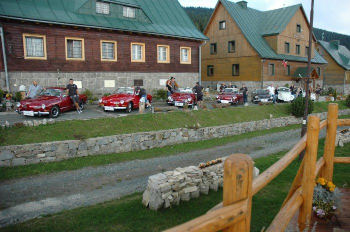 po-zlocie-aut-marki-vw-karmann-ghia-foto-53694
