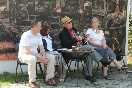 wspolne-czytanie-trylogii-sienkiewicza-w-piechowicach-foto-53698