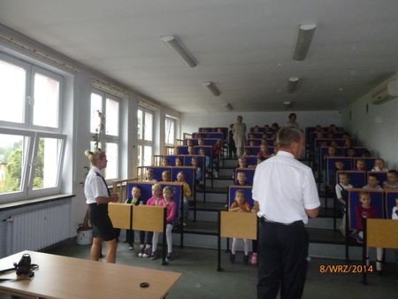 jeleniogorscy-policjanci-odwiedzaja-szkoy-foto-53713